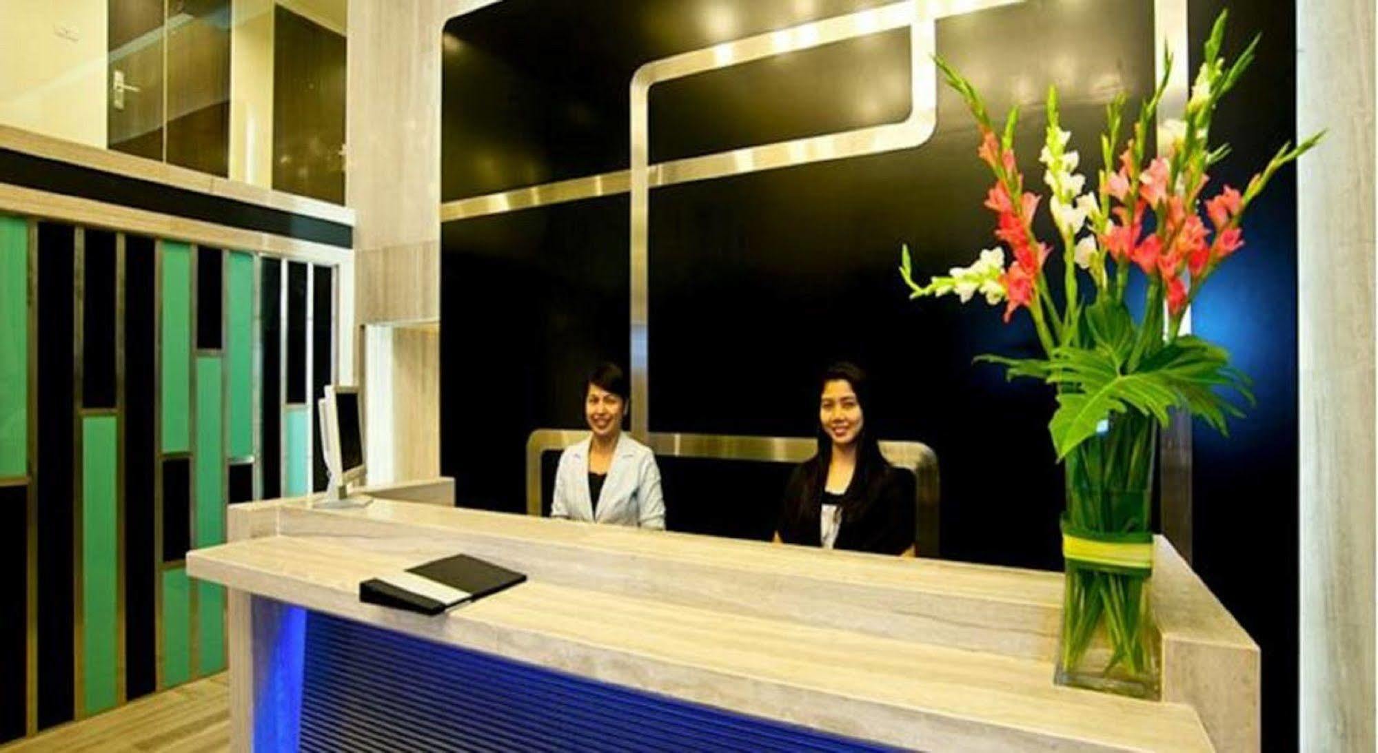 Fx Hotel Metrolink Makkasan Bangkok Exterior foto